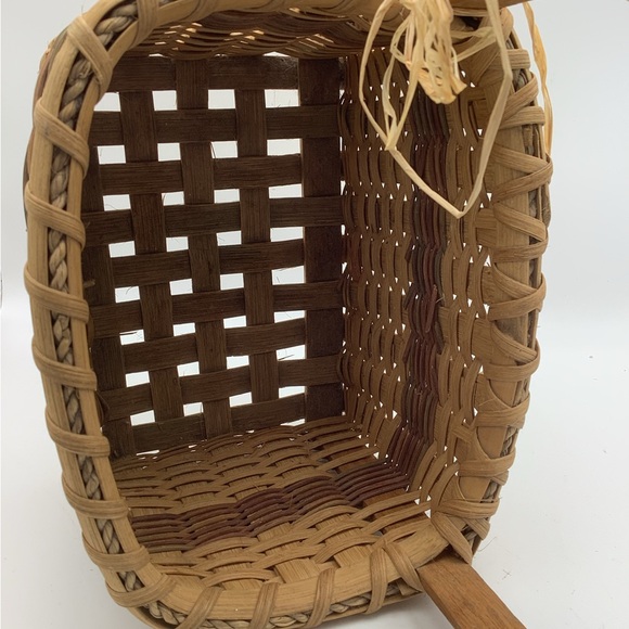 Vintage Handcrafted Tan Woven Basket - Picture 10 of 10
